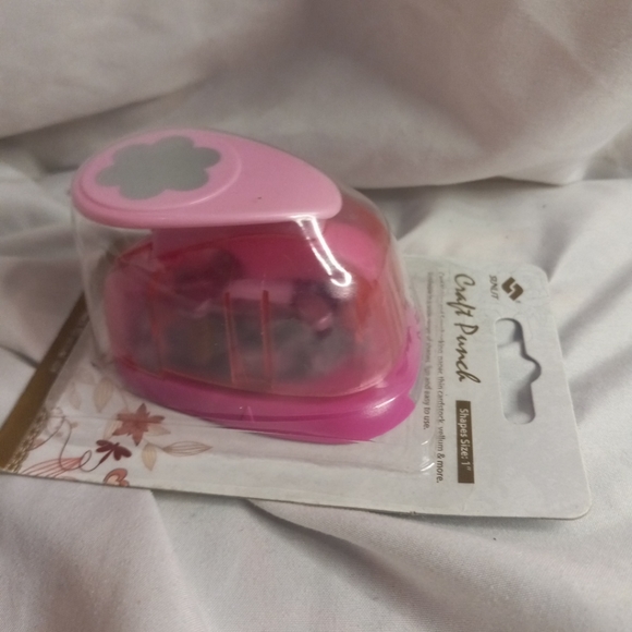 1" flower punch - Picture 2 of 3